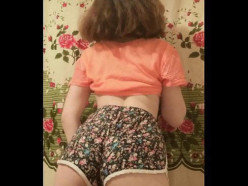 ❤️ セクシーな若いベイブがカメラでショーツを脱ぐ ❌ ポルノビデオ ❌️❤