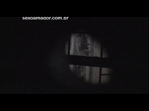 ❤️ ブロンドが空洞のレンガの後ろに隠れた近所の盗撮犯に密かにビデオ撮影される ❌ ポルノビデオ ❌️❤