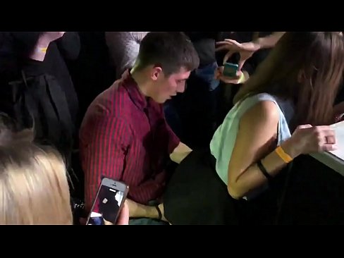 ❤️ ロシアのナイトクラブでリアルセックス。18歳のロシア人少女がナイトクラブで肛門と膣を犯される ❌ ポルノビデオ ❌️❤