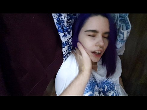 ❤️ 押し入れの中の姉ちゃんを発見し、イクのを手伝う ❌ ポルノビデオ ❌️❤
